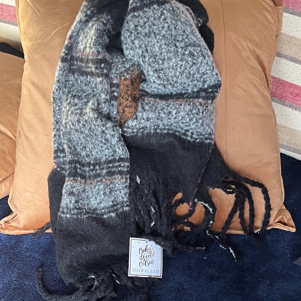 Shiraleah Gray & Black Knit Fringe Scarf